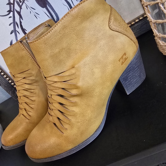 Billabong Women's Sea You There Ankle Booties 8.5 - Picture 2 of 7